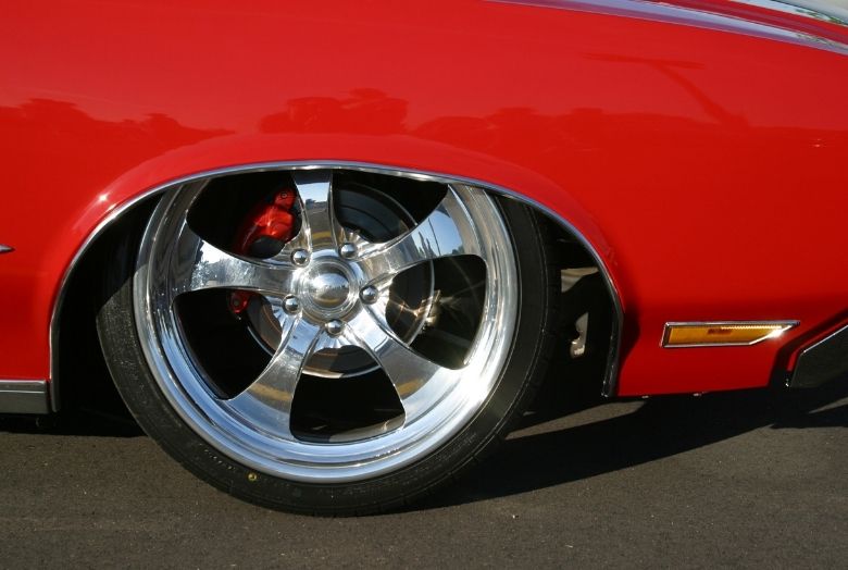 carro vermelho rebaixado