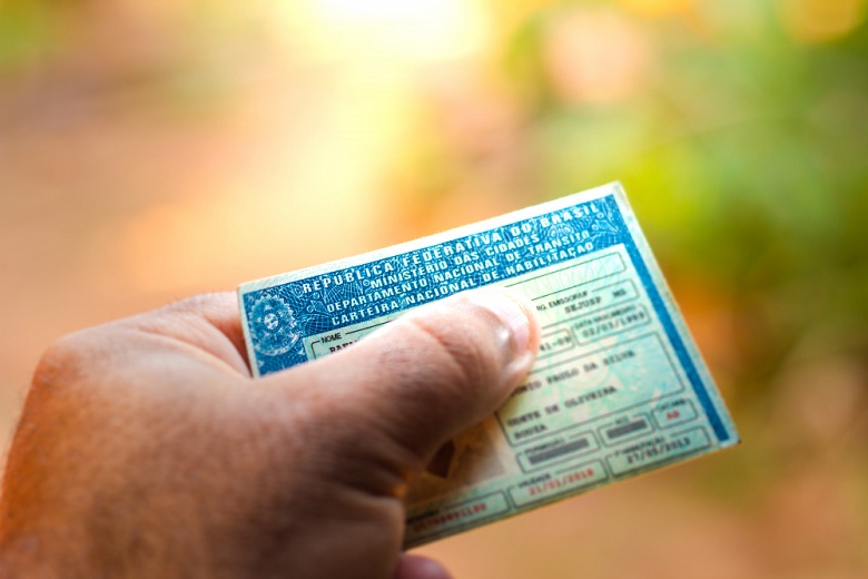 Validade da CNH é de 10 anos para todo mundo? Veja o que diz a nova lei